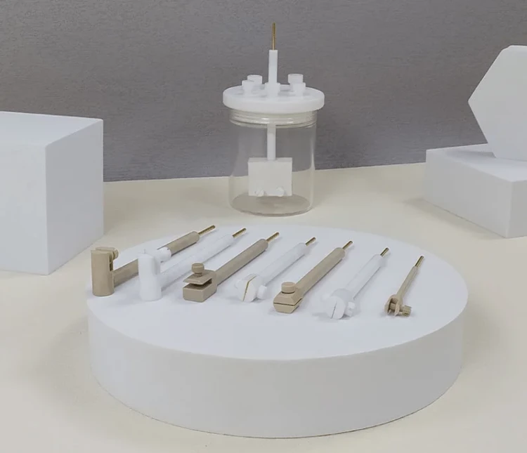 Aparelho de eléctrodos e célula electrolítica