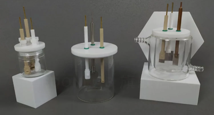 Aparelho de eléctrodos e célula electrolítica