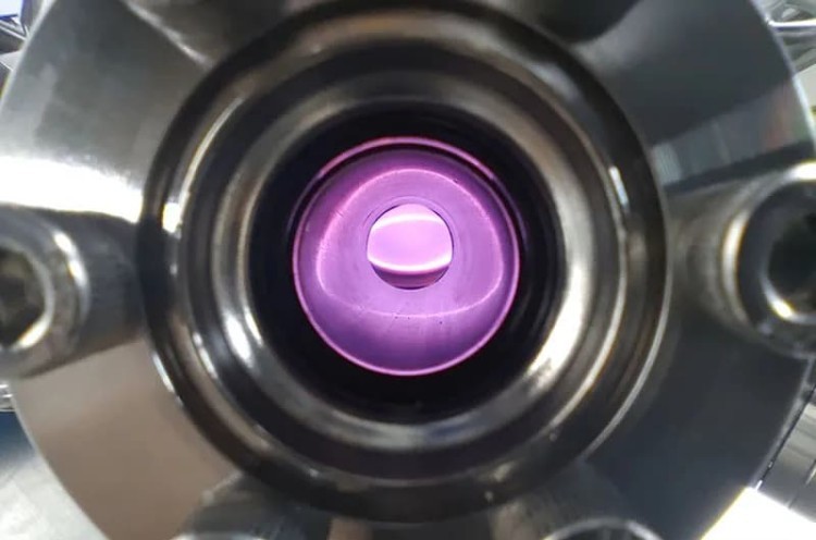 En KinTek MPCVD Machine, los diamantes están creciendo