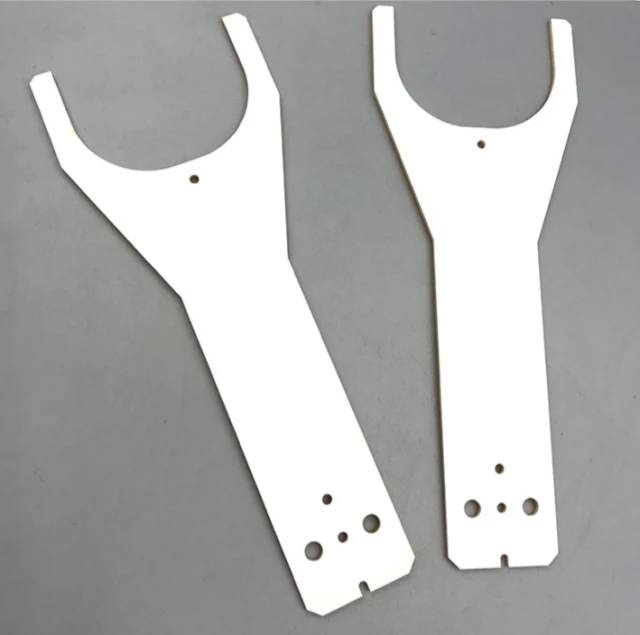 Lavorazione di pezzi speciali in allumina zirconia per piastre in ceramica su misura dettaglio 4