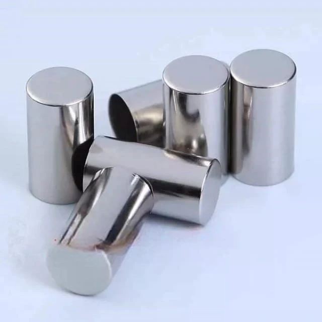 Zylindrisches Batteriegehäuse aus Stahl