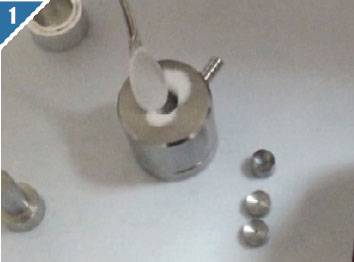 1.Place the sample 1.Assemble the die according to the operation diagram and install the sample in the cavity.into the mold