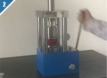 2.Put the die in the center of the hydraulic press and pressurize to required pressure.