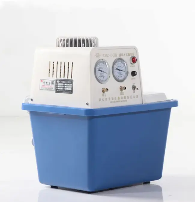 Gros plan sur l'avant de la pompe à vide à circulation d'eau