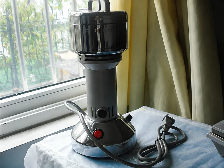 Micro-polverizzatore da laboratorio, mulino a macine mini ad alta velocità per la macinazione fine di materiali secchi 1